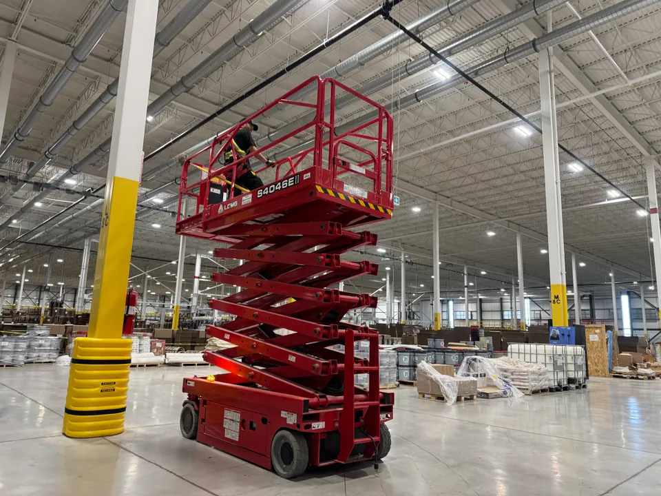 Industrial and commercial high-dusting service